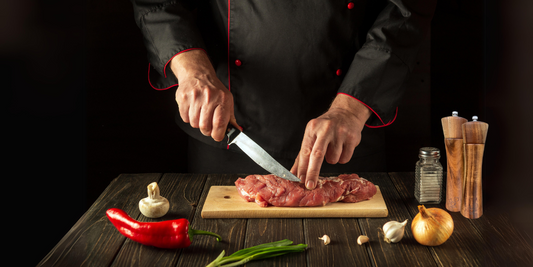 Moulin Ă Sel et Poivre en Bois : ĂlĂ©gance et Tradition pour votre Cuisine